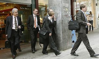 Στον αέρα μισθοί – επικουρικές!