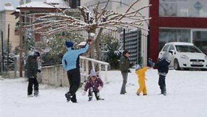 Αποκλεισμένα χωριά και κλειστά σχολεία