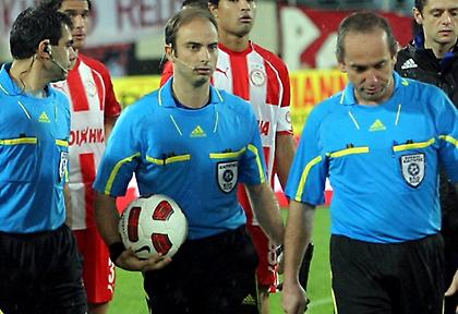 FC: -«Τρύφων;» -«Κωλυόμενος κύριε διοικητά!»