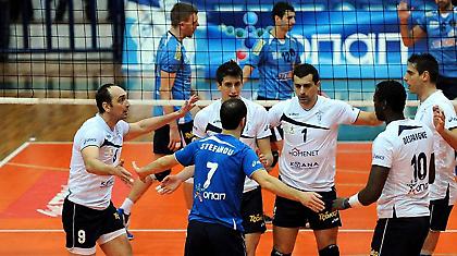 Συνεχίζει απτόητος…