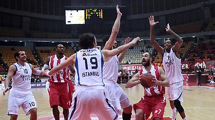 Οι παίκτες της Εφές το έριξαν στο τραγούδι (Video)