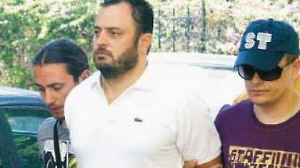 Ο απαγωγέας περνάει ζωή και κότα με τα λεφτά του εφοπλιστή!