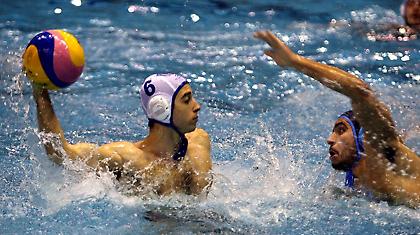 Εύκολα η Χίος, ένταση στον Πειραιά