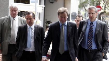 Οι αστυνομικοί θέλουν να συλλάβουν την τρόικα!