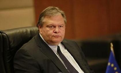 «Πρέπει να αποφασίσουμε αν θέλουμε να μείνουμε στην Ευρωζώνη»