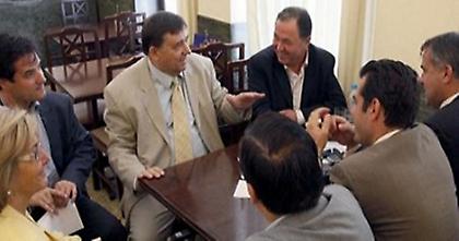 Βουλευτές του ΛΑΟΣ διαχωρίζουν τη θέση τους απ’ τον Καρατζαφέρη;