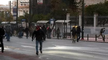 Έντεκα προσαγωγές και έξι συλλήψεις από τα επεισόδια