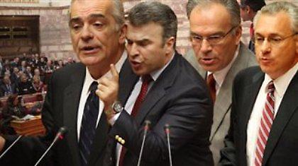 Δεκατρία τα γαλάζια «όχι» στο Μνημόνιο