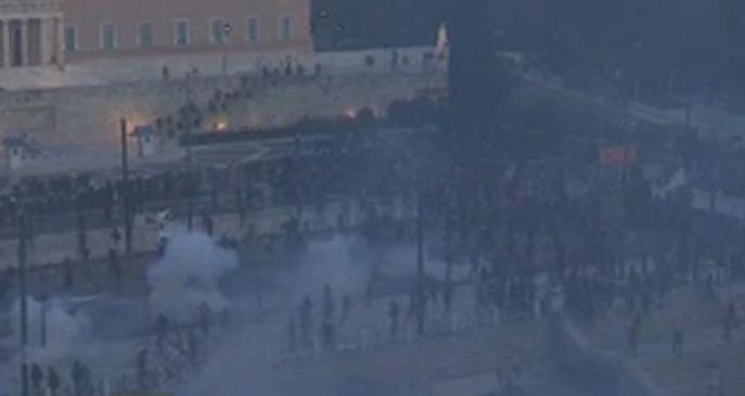 Πετροπόλεμος, μολότοφ και χημικά στο κέντρο της Αθηνάς