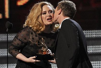 «Έσκισε» στα Grammy η Adele!