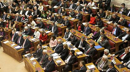 «Γιάφκα» αντιμνημονιακών βουλευτών πριν απ’ την ψηφοφορία