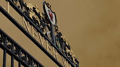 Η χειραψία, η Λίβερπουλ και οι …άνωθεν πιέσεις