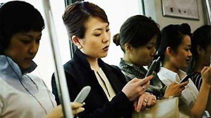 Περισσότερα τα κινητά τηλέφωνα από τους ανθρώπους στη Γή