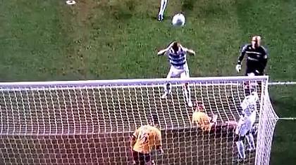 «Έπαιξε το κεφάλι του» για μια… απόκρουση! (video)