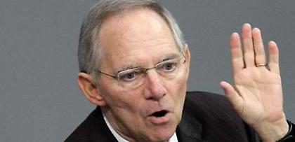 Ο «κανένας» κύριος Σόιμπλε τα μαζεύει μετά το «χαστούκι» του Παπούλια