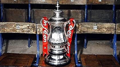 Βάζει τις... εκπλήξεις σε αναμονή!