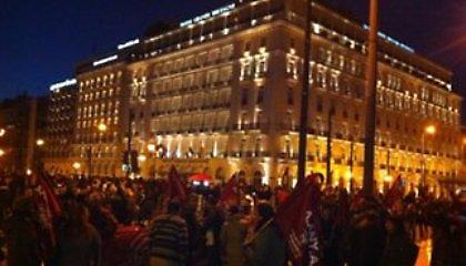 Πέτρες και περιορισμένη χρήση χημικών στο Σύνταγμα