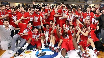 «Ερυθρόλευκη» κούπα μετά από 8 χρόνια (video)