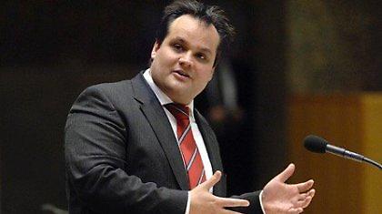 Ζητά «μόνιμη εποπτεία» της Ελλάδας από ΔΝΤ και ΕΕ