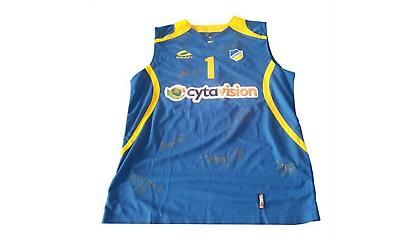 «Χτύπα» τη φανέλα του μπασκετικού ΑΠΟΕΛ και βοήθησε τα παιδιά!