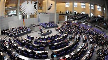 Εγκρίθηκε το δεύτερο πακέτο βοήθειας στην Ελλάδα