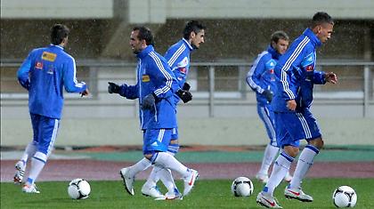 Βασικοί οι Μανιάτης, Καρνέζης