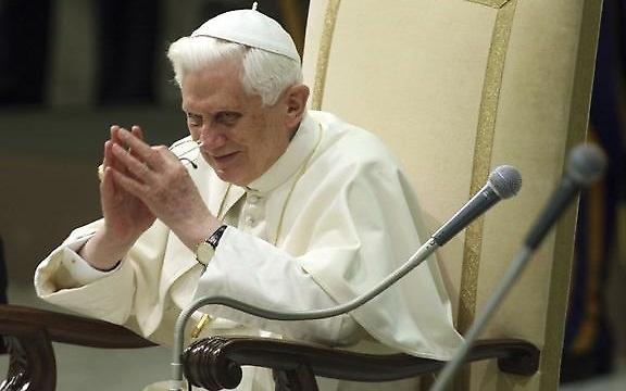 O Πάπας έχει Twitter. Αλλά άντε να το βρεις!