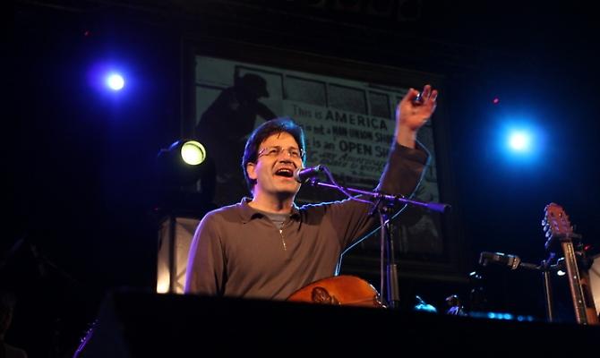 Μια νύχτα θα’ρθει από μακριά…