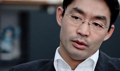 Επίτροπο αντί Χρυσοχοΐδη θέλει ο Ρέσλερ