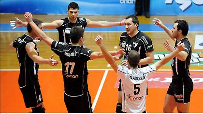 Πανηγυρίζει η Πάτρα, «βουλιάζει» ο Παναθηναϊκός