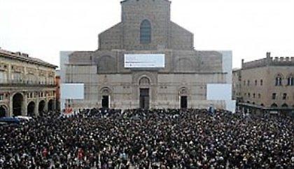 Περισσότεροι από 50.000 άνθρωποι στην κηδεία του Lucio Dalla