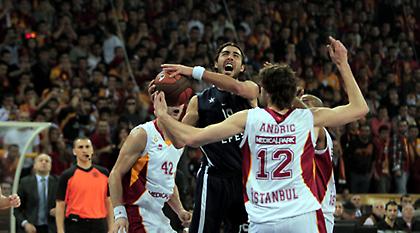 Πήρε το ντέρμπι κι ανέβηκε πρώτη η «Γαλατά»