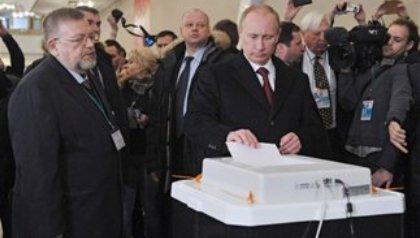 Νίκη από τον πρώτο γύρο για τον Πούτιν «δείχνουν» τα exit polls