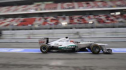 Σουμάχερ: «Μακριά από τη νίκη η Mercedes»