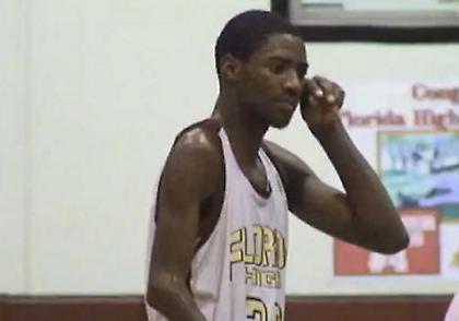 Ο αξιέπαινος μπασκετμπολίστας με το ένα χέρι (video)