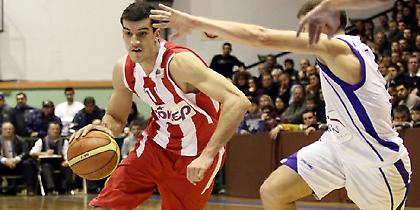 Ο ανεβασμένος και ο «αμούστακος»