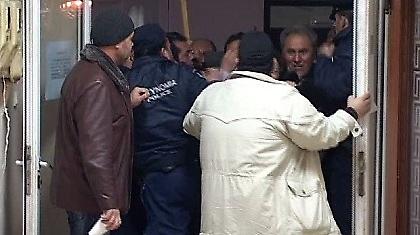 Σκηνές Φαρ Ουέστ στο δημαρχείο Τυρνάβου