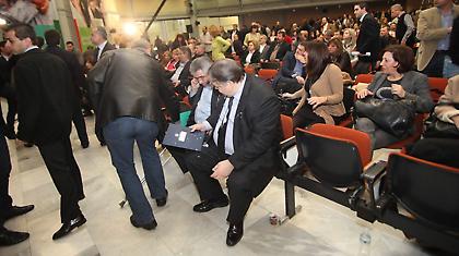 Συνταξιούχος πέταξε γιαούρτι στον Βενιζέλο