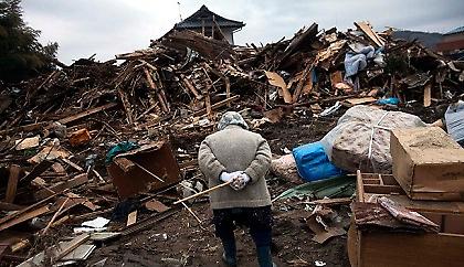 H Ιαπωνία τιμά τα θύματα του σεισμού