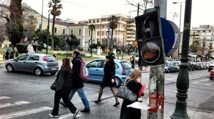 Εκλεβαν οδηγούς που περίμεναν στο φανάρι