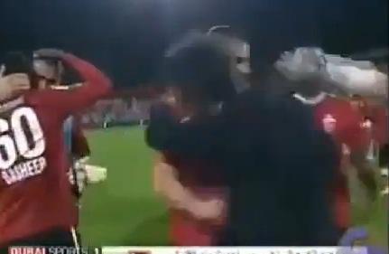 «Μπουκέτο» στον Κίκε Φλόρες από αντίπαλο (video)