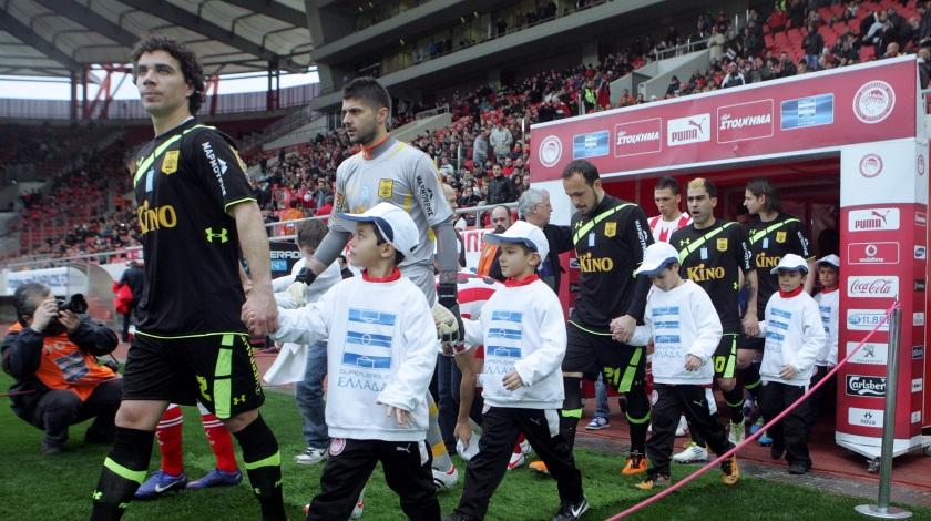 Κοιτούν μπροστά