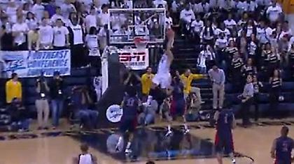 Απίστευτο κάρφωμα (video)