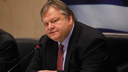 Με το βλέμμα στραμμένο στη συνδιάσκεψη ο Βενιζέλος