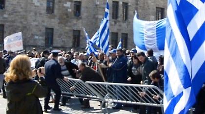 Πατριώτες, τα νεράντζια στην παρέλαση δεν ανατρέπουν το Μνημόνιο…