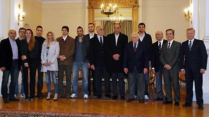 «Μην το βάζετε κάτω»