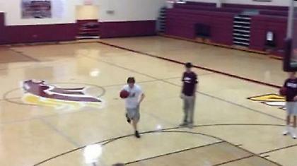 Το πιο ηλίθιο αποτυχημένο κάρφωμα (video)