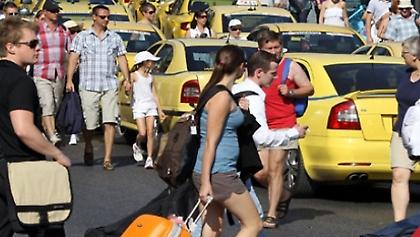 Καίνε σημαίες, καίνε και τον Τουρισμό μας οι ανόητοι…