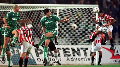 DERBY STORIES: Τους έδειξε τη φανέλα! (video)