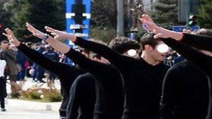 H πατρίδα που «φτύνει» τα παιδιά της λογικά εισπράττει «μούτζες»